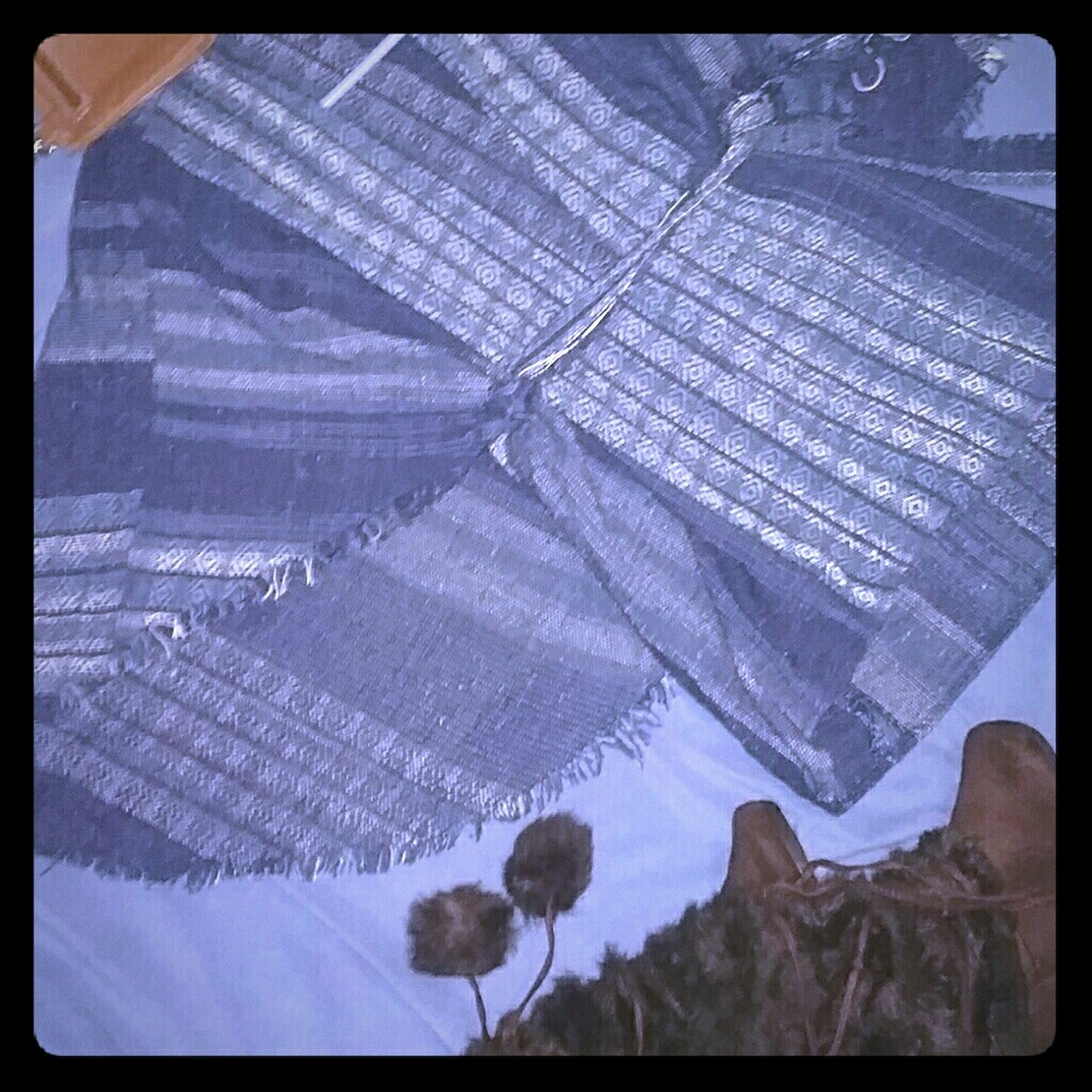 Free People Shawl//Ruan, 10hr price cut!